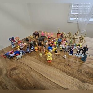 Mini figurine bundle (Disney characters, dinosaurs, pepa the pig, etc.)